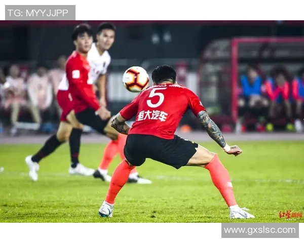 恒大与上港激战加时赛决胜时刻的精彩对决与情感交织